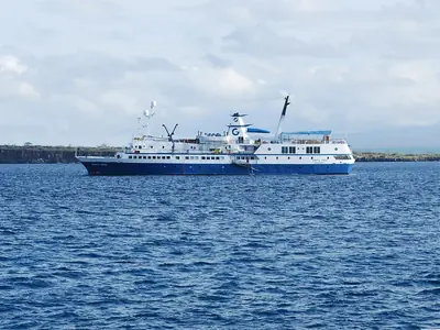Small Ship vs Large Ship in Galápagos: What the Park Rules Mean