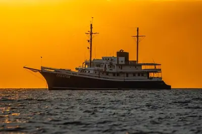barco 23 400 - Dana Tours