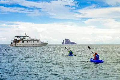 barco 8 400 - Dana Tours
