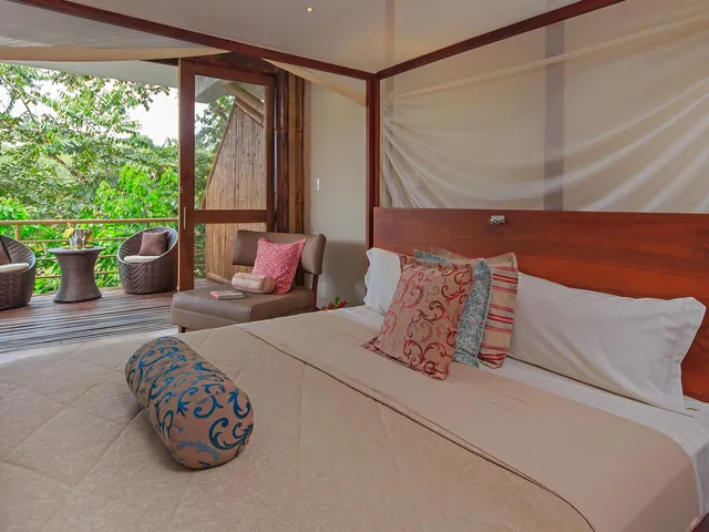 amazon la selva stateroom 640 - Dana Tours A stateroom at La Selva with a four-poster bed and a private balcony (photo: La Selva)