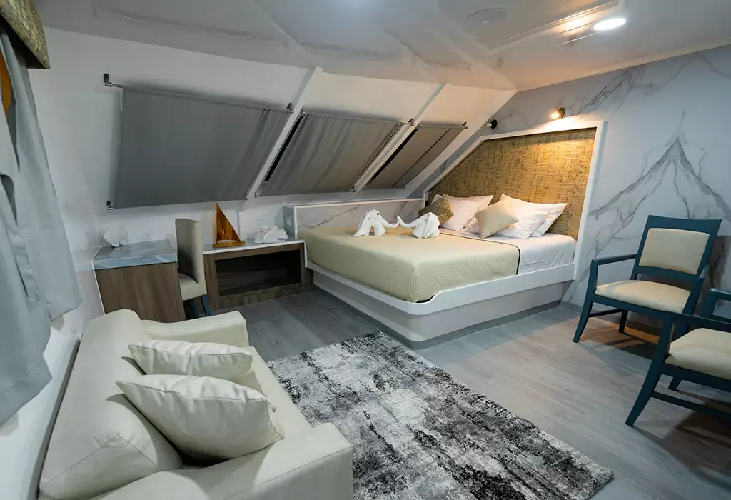 Suite with a double bed on the Anahi catamaran