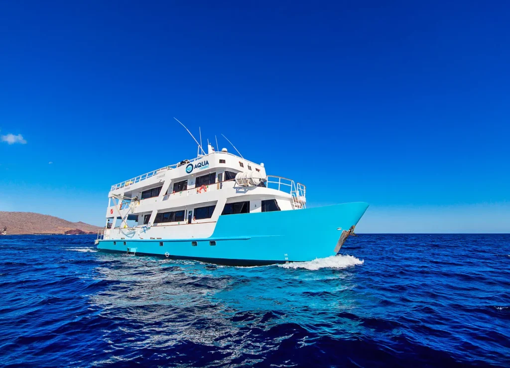 Aqua liveaboard dive yacht cruising in the Galápagos Islands