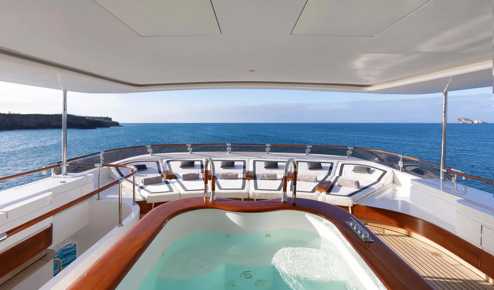 Six-person jacuzzi on the sun deck of the Aqua Mare