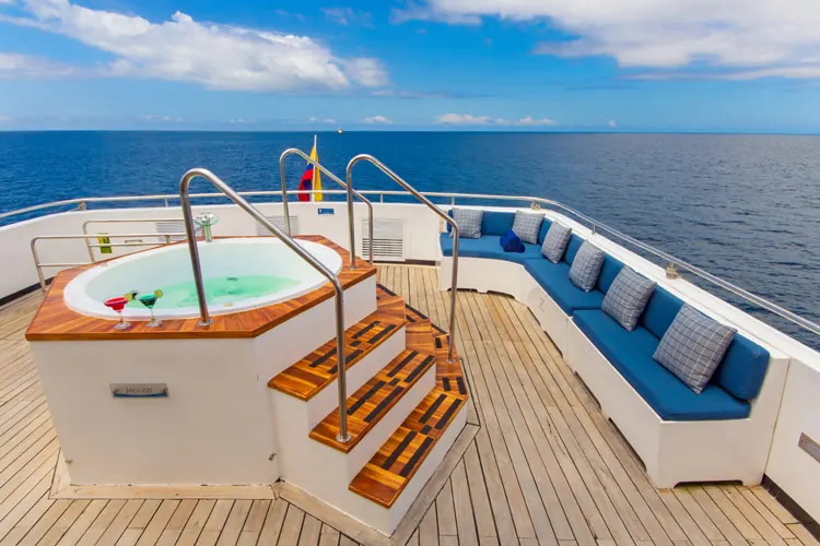 Jacuzzi on the sundeck of the Calipso