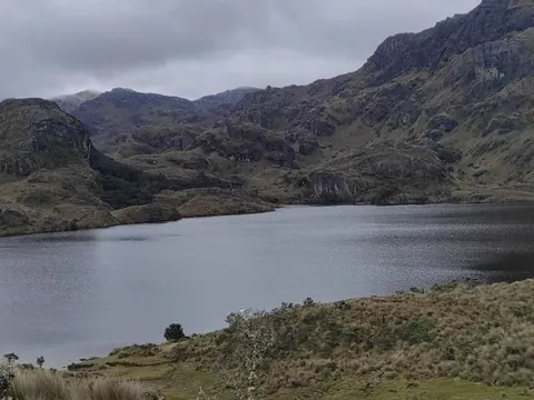 dia sur cajas 480 - Dana Tours A lagoon among the páramo hills of Cajas National Park