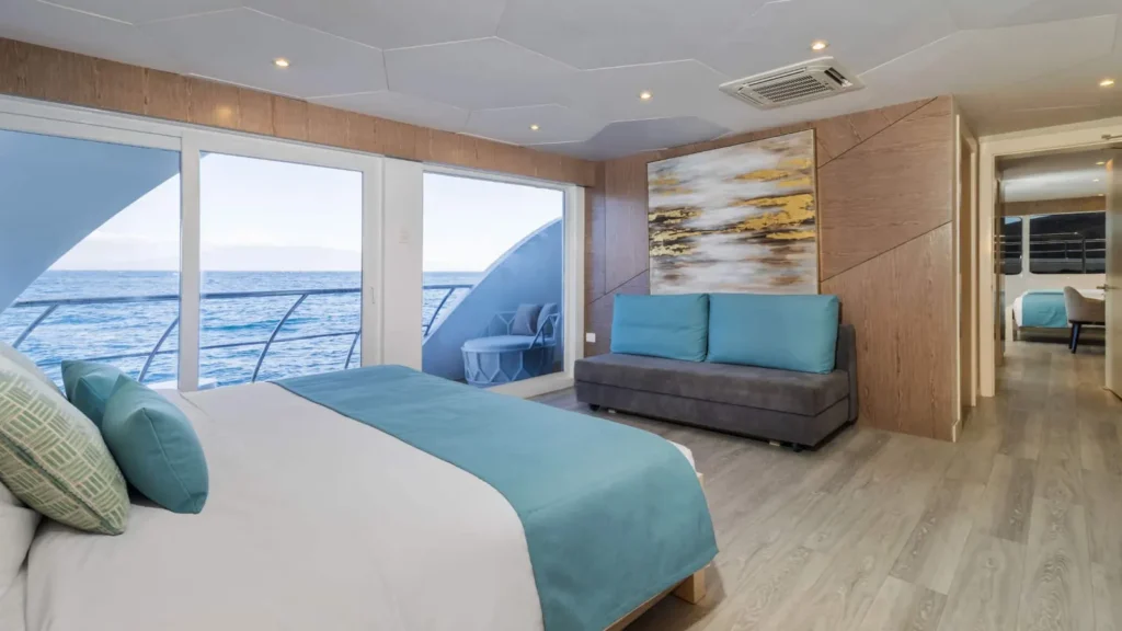 King suite with panoramic windows on the Elite