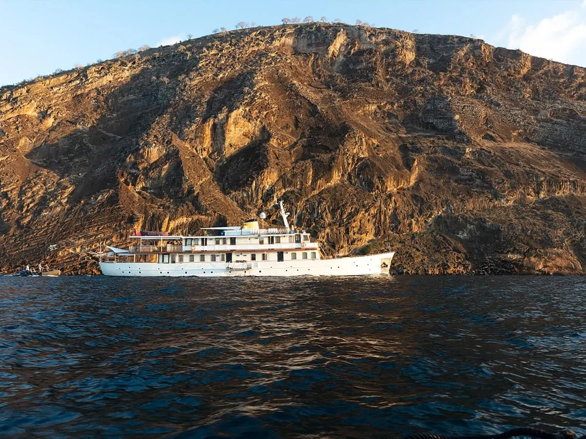 grace yacht galapagos punta vicente roca - Dana Tours The Grace yacht