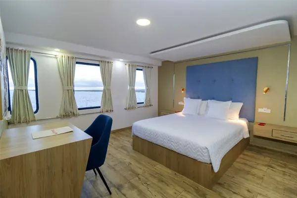 Cabin with a double bed and sea views on the Grand Queen Beatriz