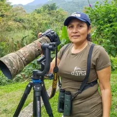 Julia Patiño with her camera in Mindo Cloud Forest