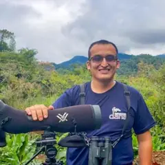 Nelson Apolo with his telescope in Mindo