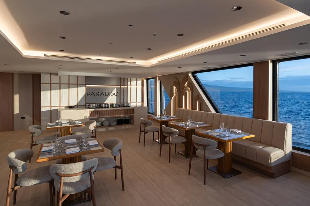Paradiso restaurant with ocean views on the Hermes