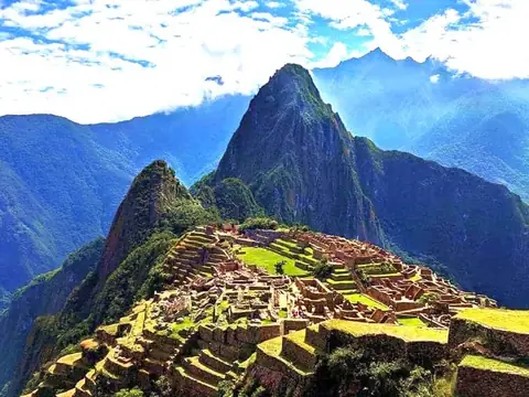 Machu Picchu with Huayna Picchu behind