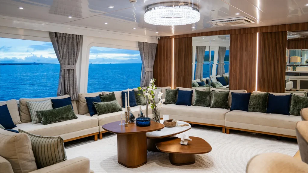 Lounge with panoramic views on the Monique