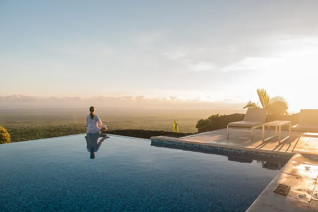 pikaia infinity pool 640 - Dana Tours The infinity pool of Pikaia Lodge facing the Pacific at sunset (photo: Pikaia Lodge)