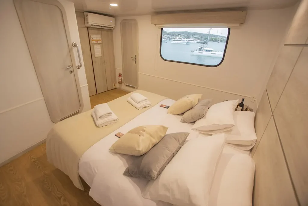 Suite with a double bed on the Seaman Journey