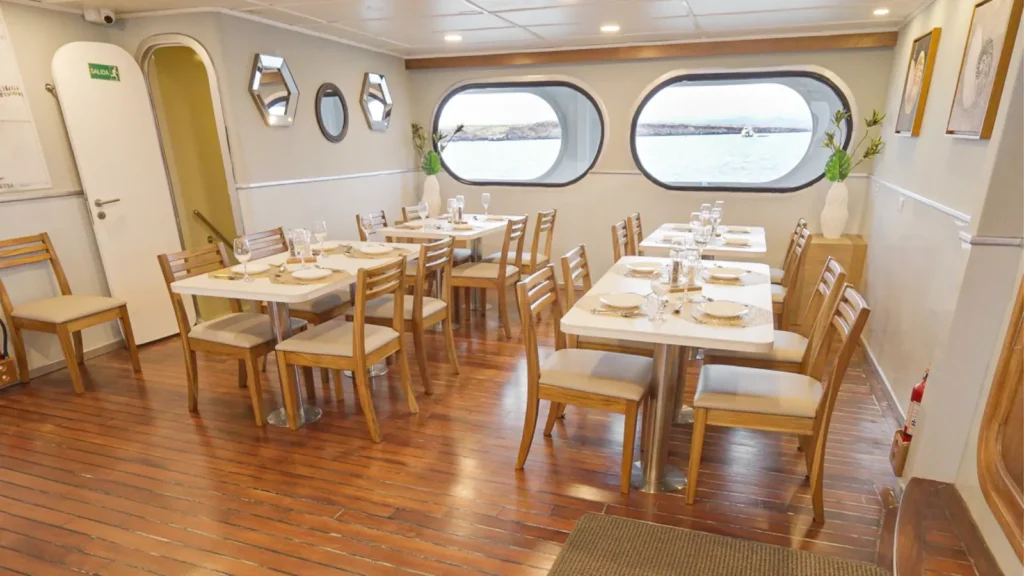 Dining room with sea views on the Tip Top II