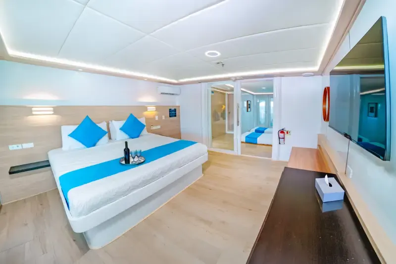 Double suite on the Treasure of Galápagos catamaran
