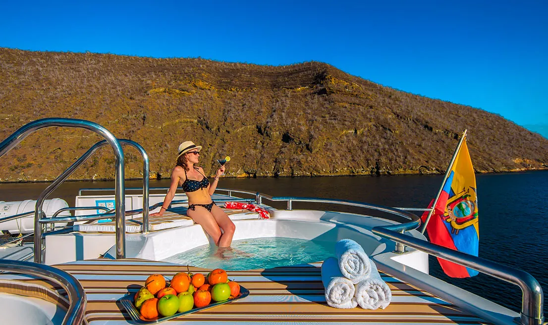 Guest in the sun deck whirlpool of the Treasure of Galápagos