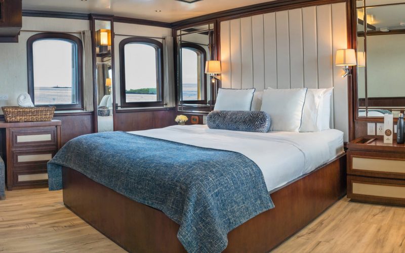 grace-yacht-cabin-1